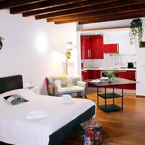 Hbhall Navigli 2 Milan